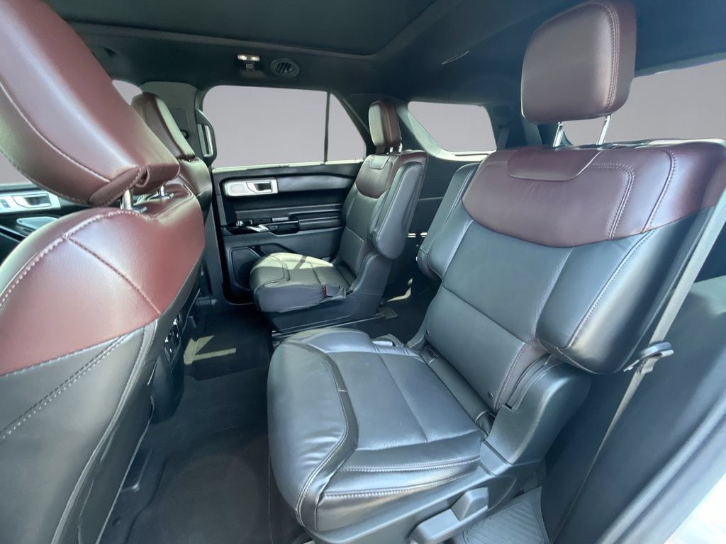 Used 2023 Ford Explorer Platinum w/ Technology Package AWD/4WD image 12