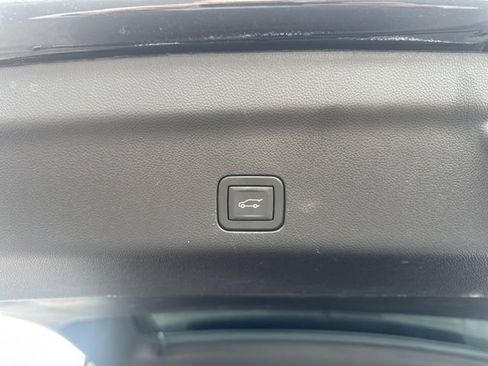 Used 2024 GMC Yukon SLT AWD/4WD image 32