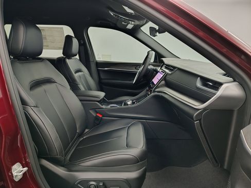 New 2025 Jeep Grand Cherokee L Limited image 24