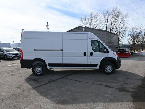 Used 2025 RAM ProMaster 2500 w/ Convenience Group image 2