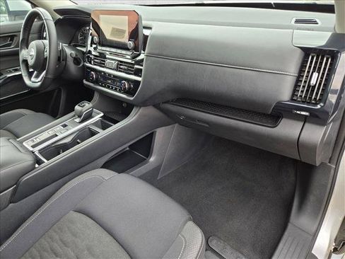 Used 2025 Nissan Pathfinder SV FWD image 22