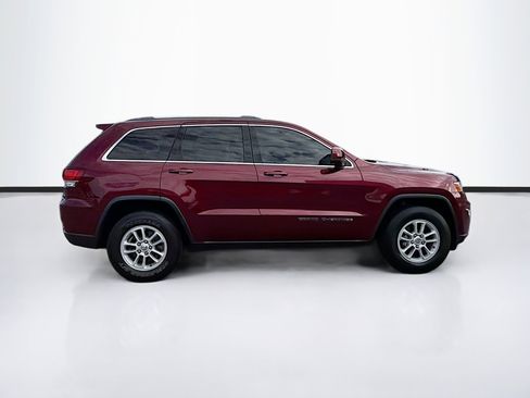 Used 2020 Jeep Grand Cherokee Laredo image 2