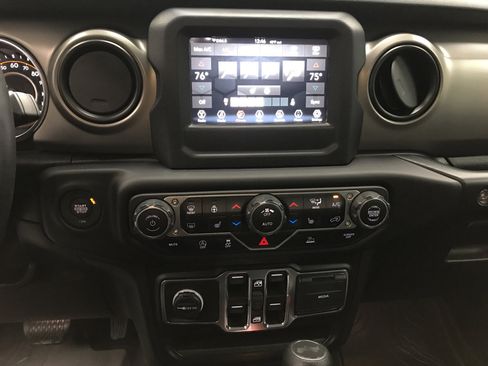 Used 2021 Jeep Wrangler Unlimited Sport image 12