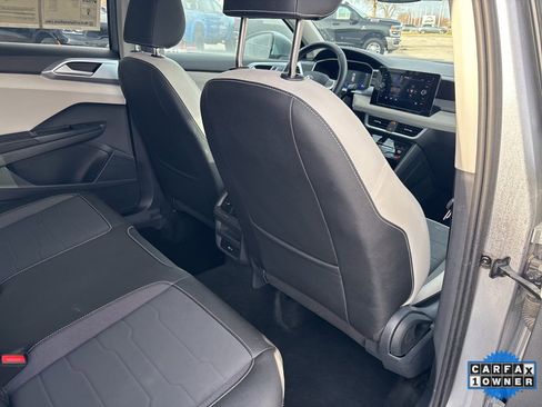 Used 2025 Volkswagen Taos SE image 47