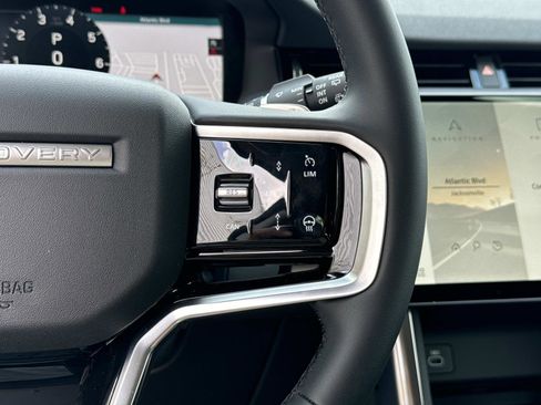 Used 2025 Land Rover Discovery Sport S image 28