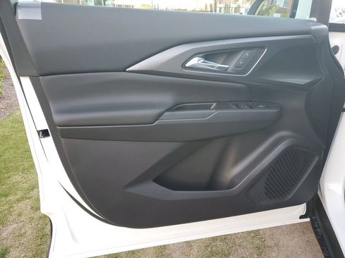 New 2026 Chevrolet Equinox EV LT image 18