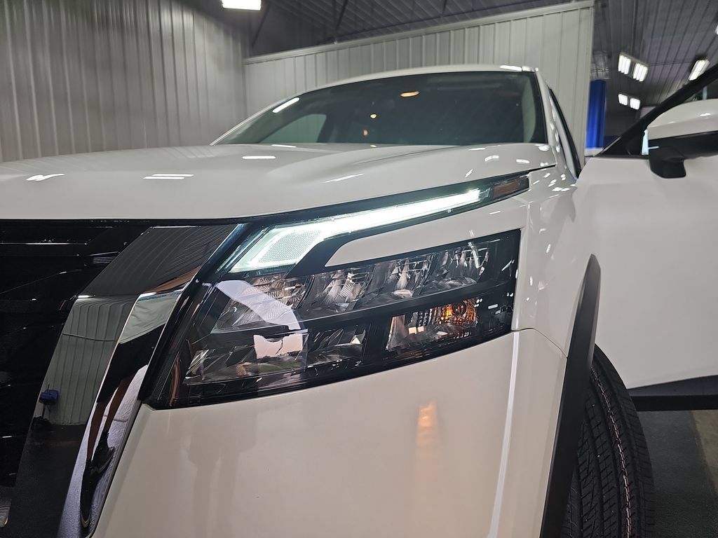 Certified 2024 Nissan Pathfinder SV AWD/4WD image 30