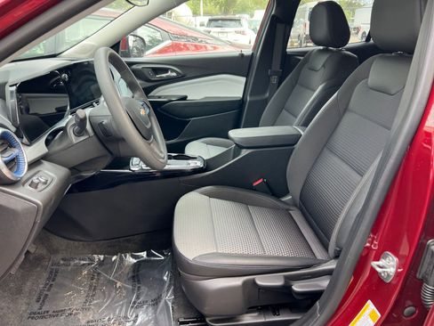 Used 2025 Chevrolet Trax LT image 21