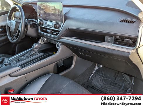 Used 2024 Toyota Grand Highlander Platinum image 38