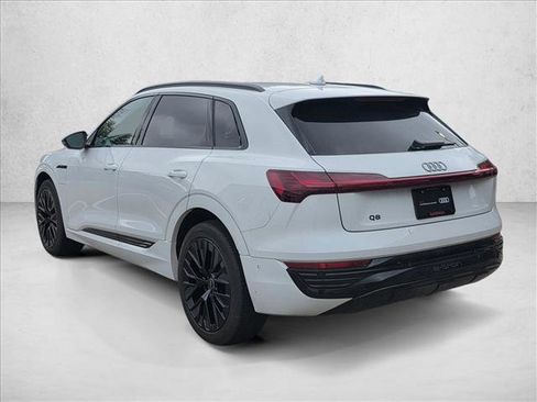 Certified 2024 Audi Q8 e-tron Prestige image 7