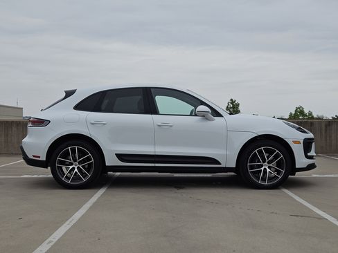 Certified 2026 Porsche Macan AWD/4WD image 9