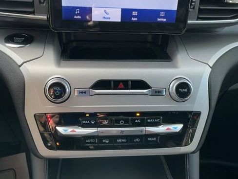 Used 2024 Ford Explorer XLT w/ Equipment Group 202A image 31