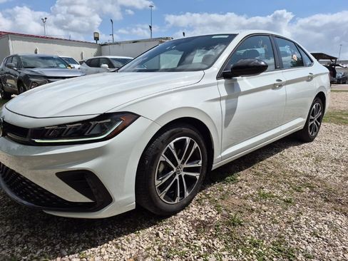 Used 2025 Volkswagen Jetta Sport image 1