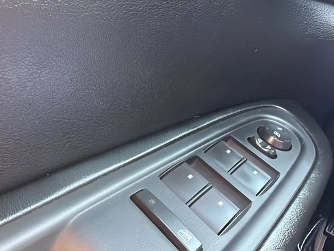 Used 2015 GMC Acadia SLE AWD/4WD image 14