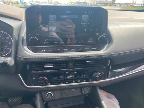 Used 2022 Nissan Rogue SL w/ SL Premium Package image 14