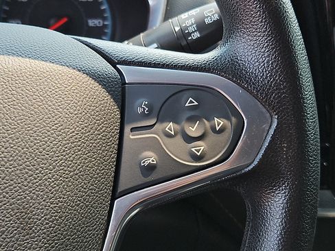 Used 2021 Chevrolet Traverse LS FWD image 21