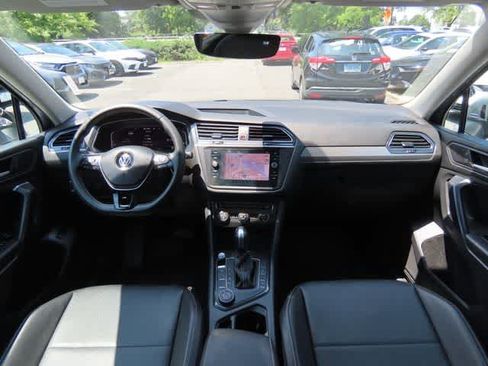 Used 2021 Volkswagen Tiguan SEL AWD/4WD image 18