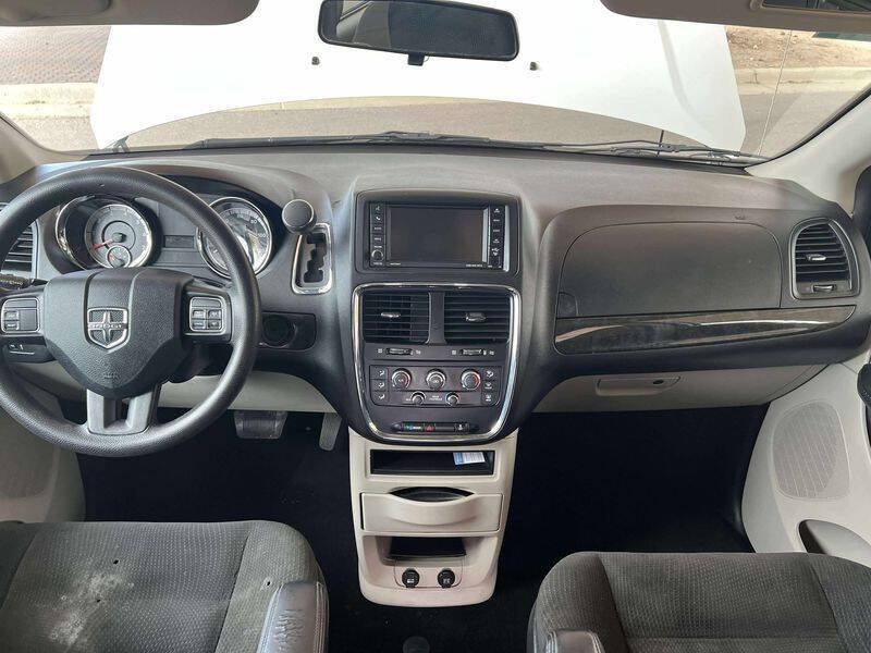 Used 2018 Dodge Grand Caravan SE FWD image 19