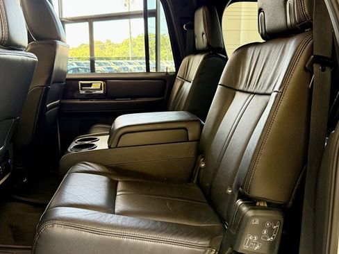Used 2017 Lincoln Navigator L Reserve image 17