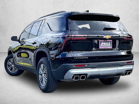 Used 2025 Chevrolet Traverse LT FWD image 13