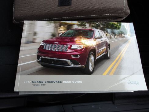 Used 2017 Jeep Grand Cherokee Laredo w/ Quick Order Package 23E image 24