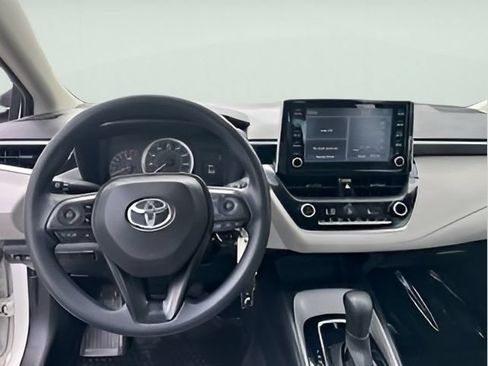 Used 2020 Toyota Corolla LE FWD image 13
