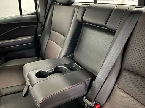 Used 2025 Honda Ridgeline Black Edition image 15