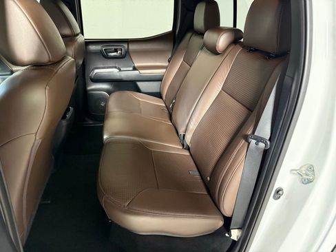 Used 2017 Toyota Tacoma Limited image 14