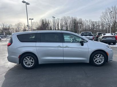 Used 2024 Chrysler Pacifica Touring-L