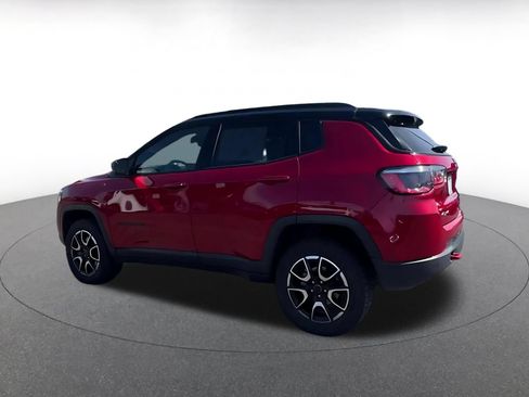 Used 2025 Jeep Compass Trailhawk AWD/4WD image 8
