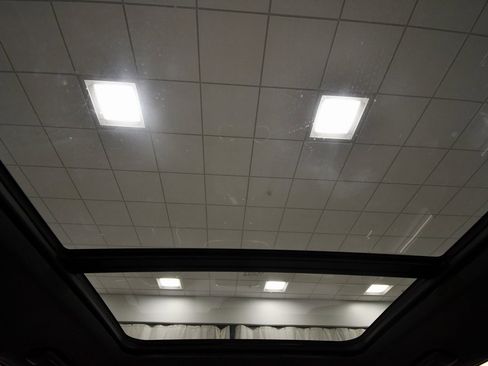 Used 2024 Chevrolet Suburban Premier image 16