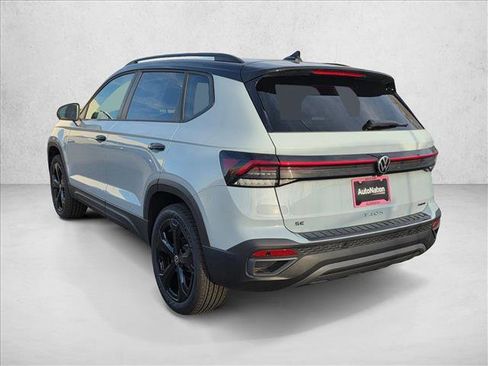 New 2026 Volkswagen Taos SE image 9