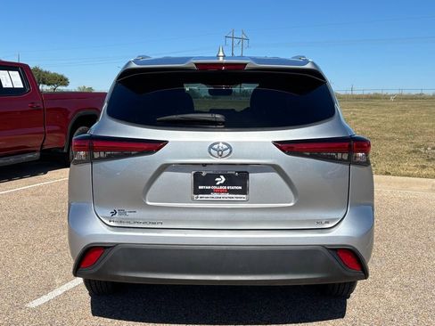 Used 2023 Toyota Highlander XLE image 6