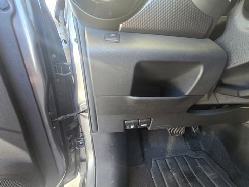 Used 2018 Nissan Kicks SV FWD image 17
