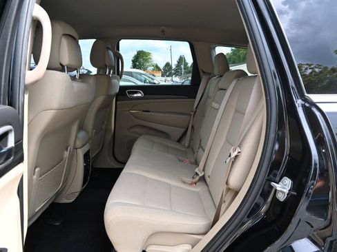 Used 2019 Jeep Grand Cherokee Laredo AWD/4WD image 22