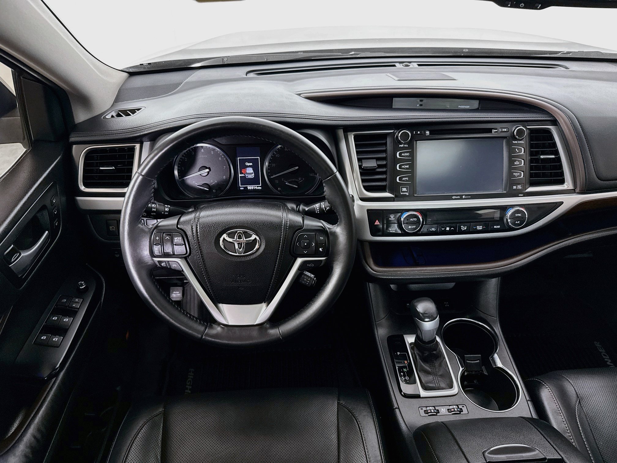 Used 2015 Toyota Highlander Limited w/ Driver Technology Package AWD/4WD image 25