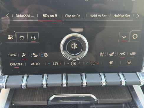 Used 2025 GMC Acadia Denali w/ Super Cruise Package FWD image 7