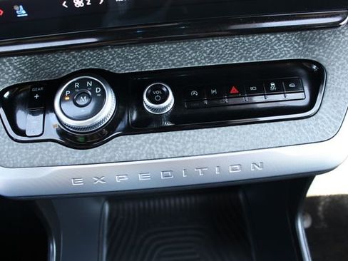 Used 2025 Ford Expedition Tremor AWD/4WD image 36