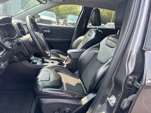 Used 2019 Jeep Cherokee Trailhawk w/ Cold Weather Group AWD/4WD image 12