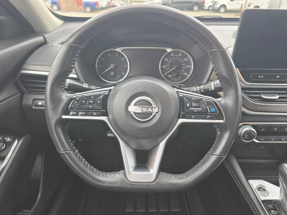 Used 2023 Nissan Altima 2.5 SV w/ SV Premium Package FWD image 11