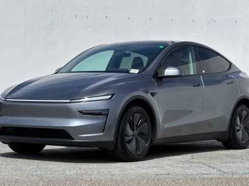 Used 2026 Tesla Model Y Long Range image 7