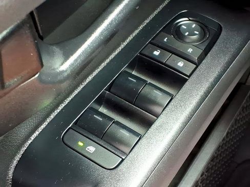 Certified 2024 Toyota Tacoma SR5 AWD/4WD image 16