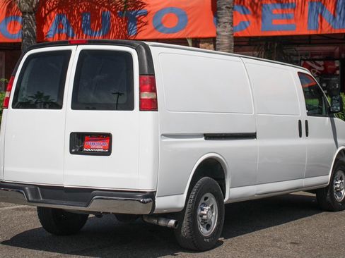 Used 2017 Chevrolet Express 2500 Extended image 10