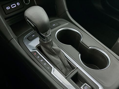 Used 2024 Chevrolet Equinox LT image 16