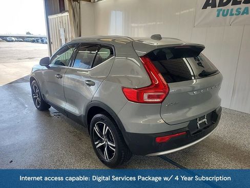 Used 2024 Volvo XC40 B5 Core AWD/4WD image 3