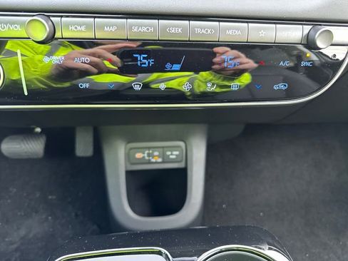 Certified 2025 Hyundai Ioniq 5 Limited image 16