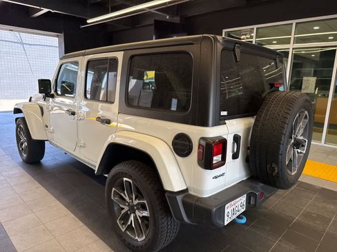 Used 2024 Jeep Wrangler Unlimited AWD/4WD image 21