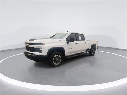Used 2024 Chevrolet Silverado 2500 Custom w/ Custom Value Package image 4