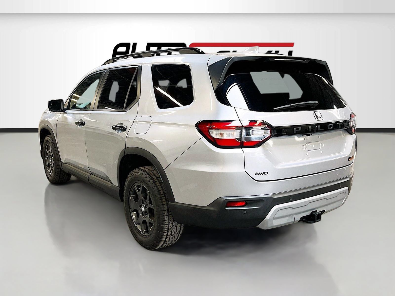 Used 2025 Honda Pilot TrailSport image 5