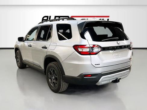 Used 2025 Honda Pilot TrailSport image 5